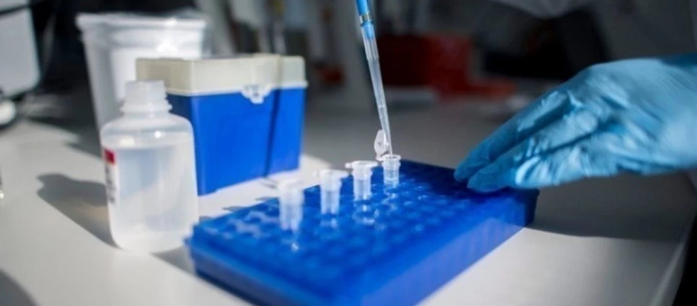 Κορωνοϊός: Το ΕΚΠΑ συνοψίζει τις τελευταίες μελέτες για τα μονοκλωνικά αντισώματα και τις μεταλλάξεις